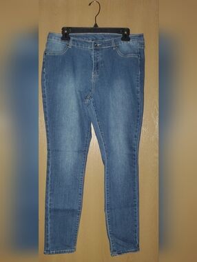 Classic Skinny Jeans in Medium Blue